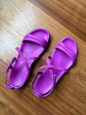 Ecco Simpil sz 37 Purple Strappy Sandals
